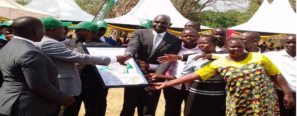 MEMBERS OF THE DISTRICT COUNCIL, SOROTI LEAD BY THE DISTRICT CHAIRPERSON RECEIVING AN ACCOLADE DURING THE WETLAND DAYS 
